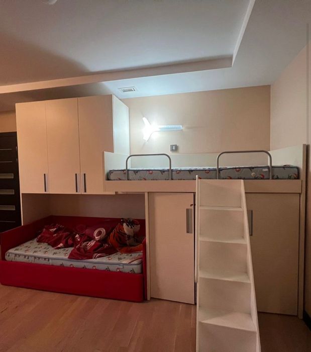 Продам срочно детскую итальянскую  мебель