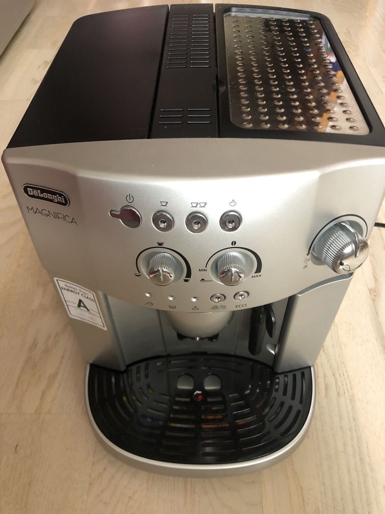 Кофемашина «Delonghi Magnifika»