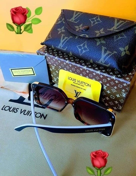 Ochelari de soare dama import Italia,toc,lavetica,cutie incluse