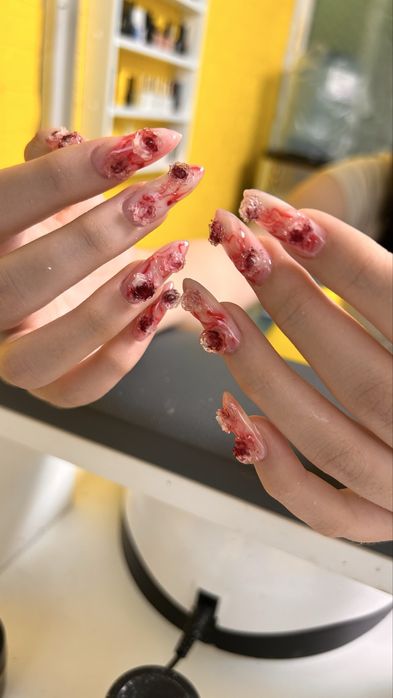 Маникюр -педикюр