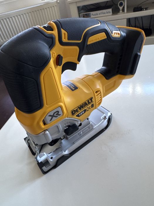 Fierăstrău pendular Dewalt DCS334