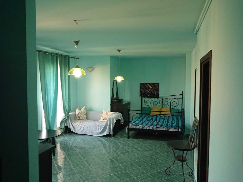 Închiriez/vând garsonieră MARE în Cosmopolis