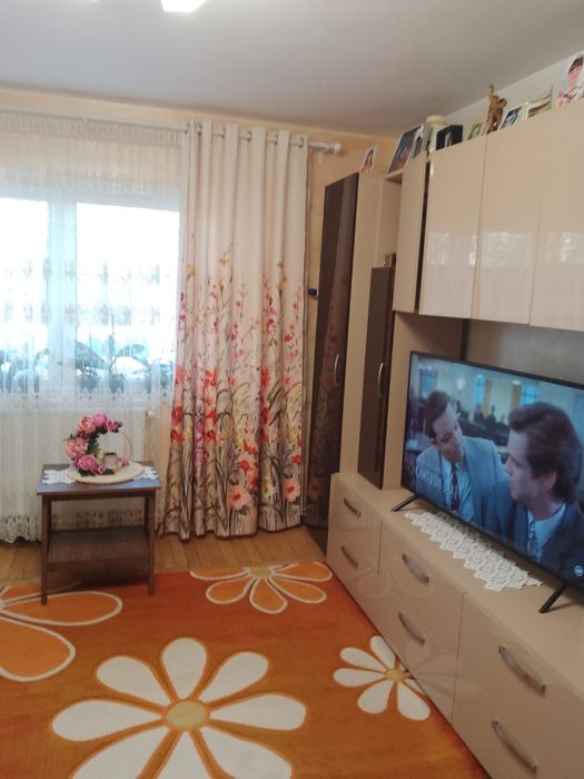 Vând  apartament cu 3 camere în Boldesti-Scaeni (Scaeni)