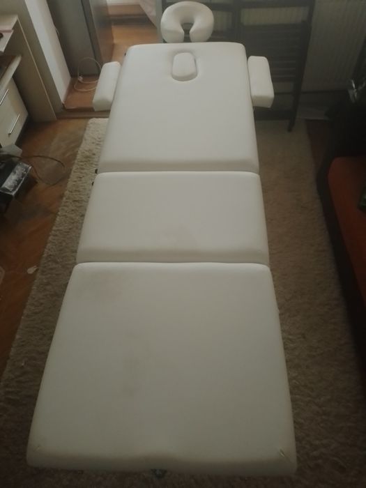 Masa de masaj reglabila , alba , la 550 lei