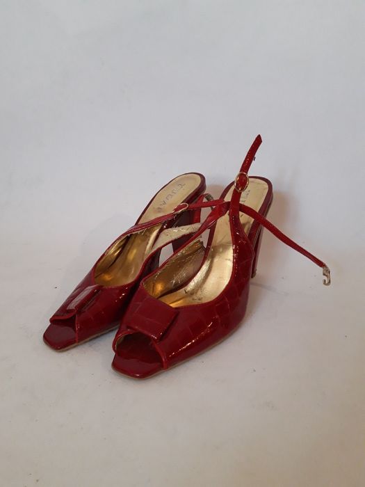 Продам босоножки