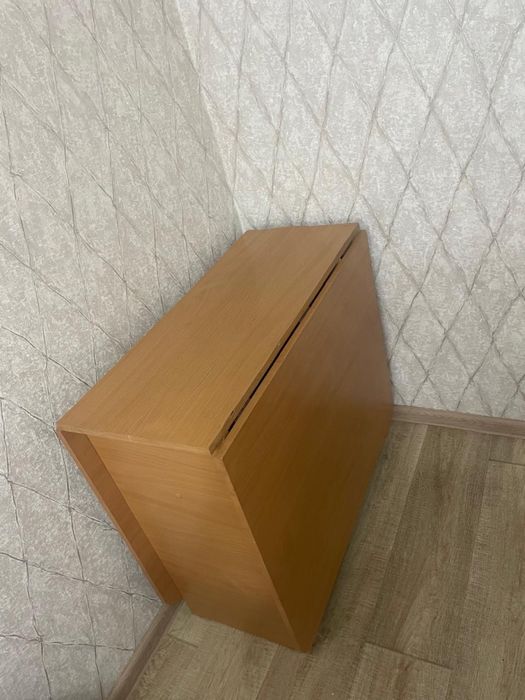 Книжка стол в отличном состоянии