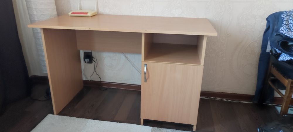 Продам стол письменный