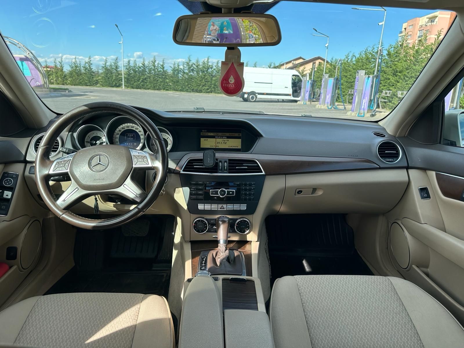 Mercedes Benz  C220