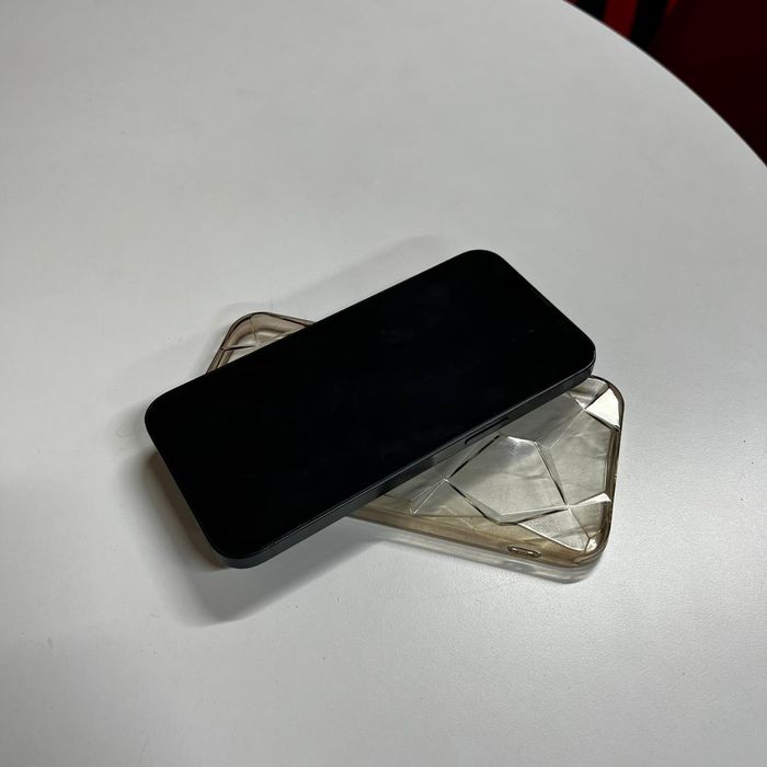 Продам iPhone 13