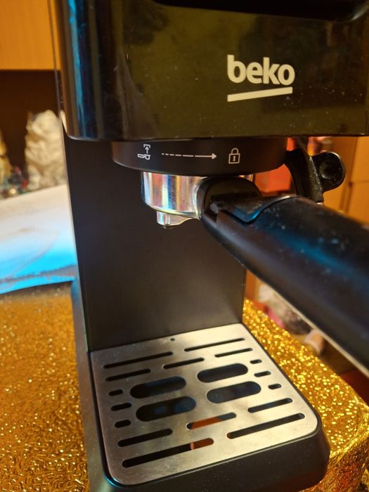 Vând aparat de cafea Beko