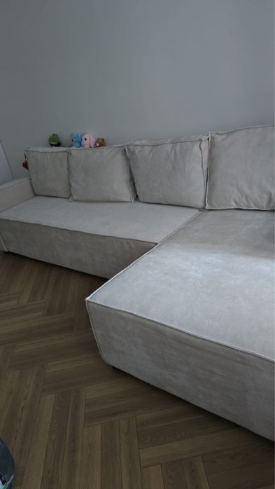 Диван угловой продам новый