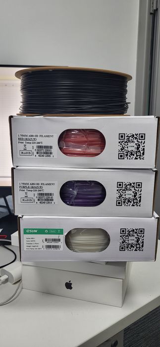 пластик abs 2 чёрных один красный и белый