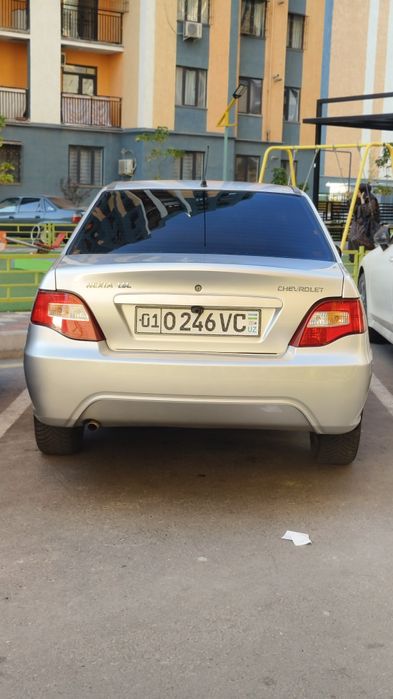 Машина Нексия 2 сотилади.