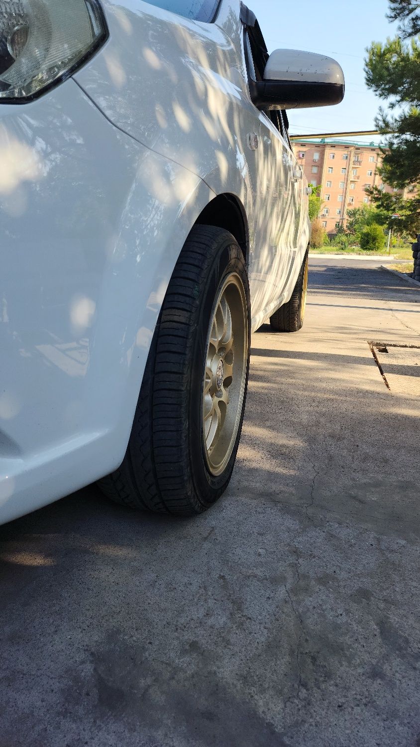 Срочно из лёгкогосплава диски R 15.