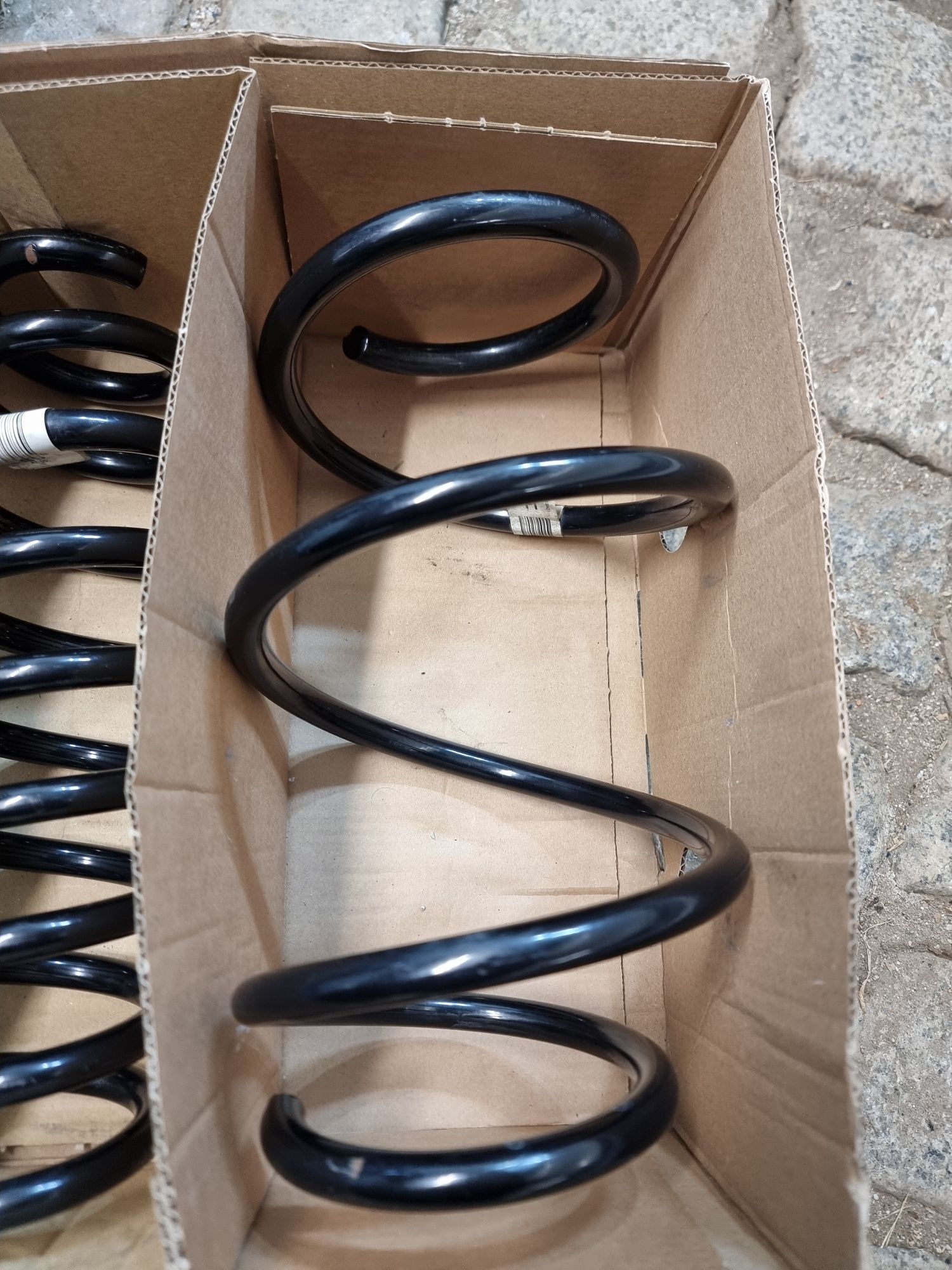 OEM пружини за адаптивно окачване bmw 440i f32 RWD