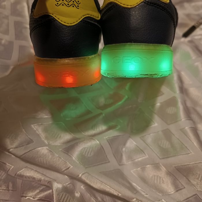 Adidași Geox pentru copi cu leduri 33