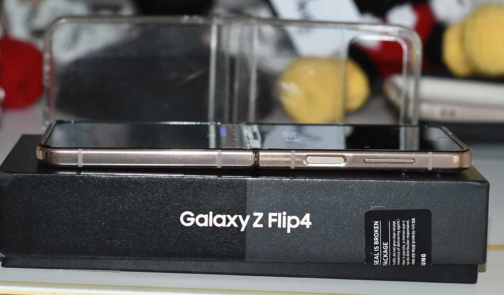 Telefon mobil Samsung Galaxy Z Flip4, 8GB RAM, 128GB, 5G,
Pink Gold