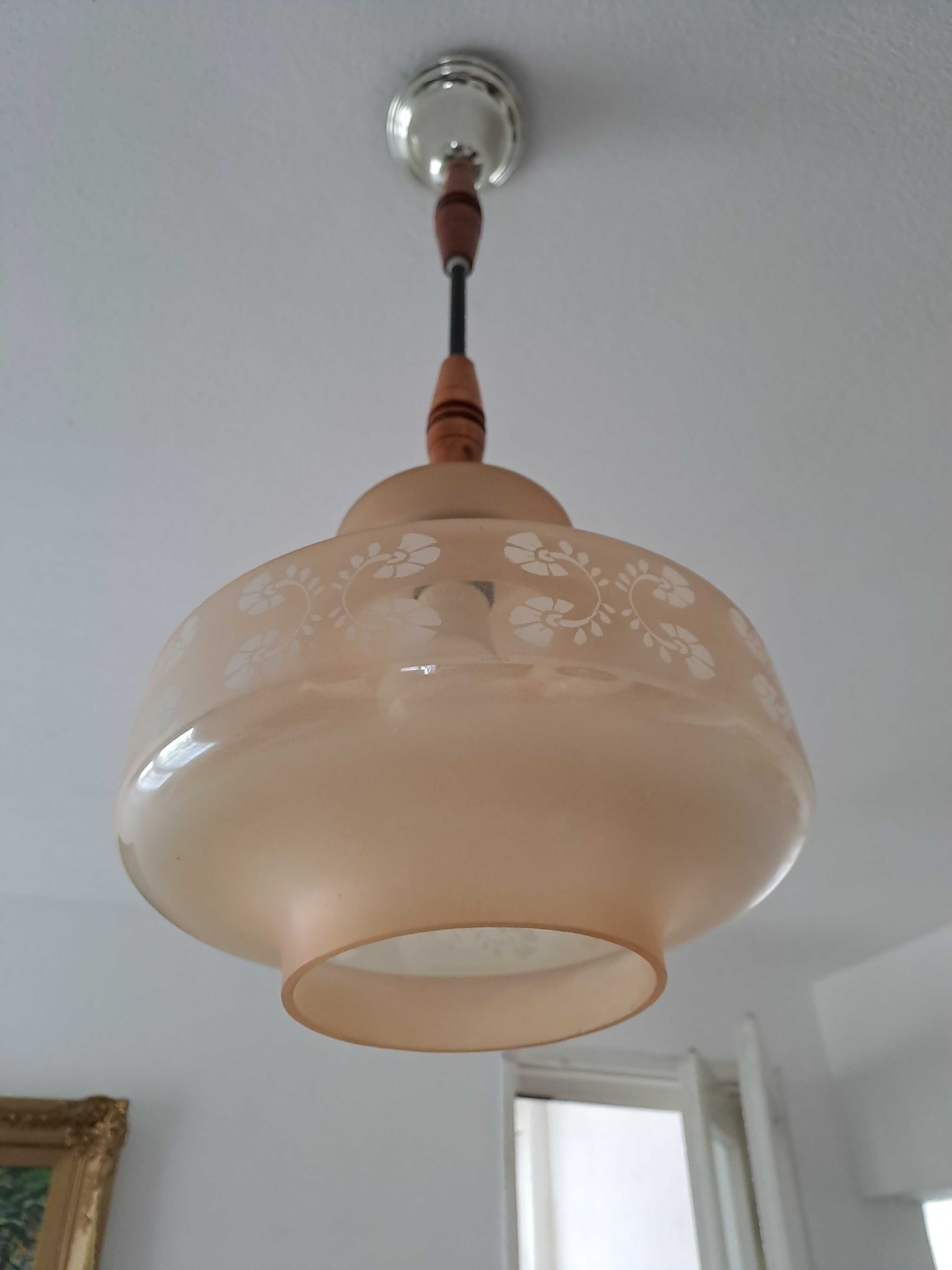 Лампа  за  таван