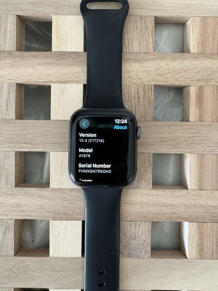 Apple Watch 4, 44m, space grey