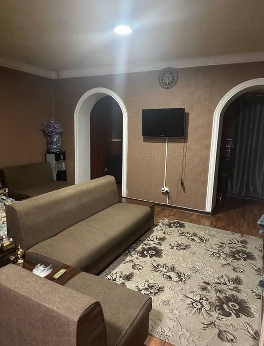 1 комнатная.  Новомосковск, Аккурган.  Кирпичный дом. 3й этаж. Срочно