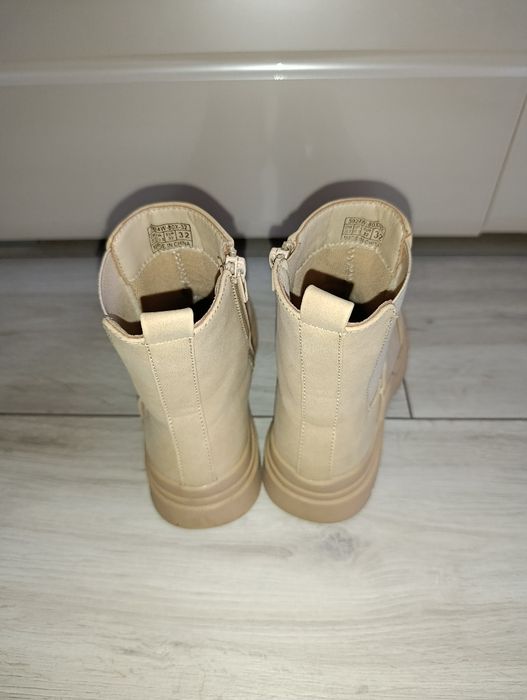 Детски чехли,сникърси и боти ,32 и 34 номер