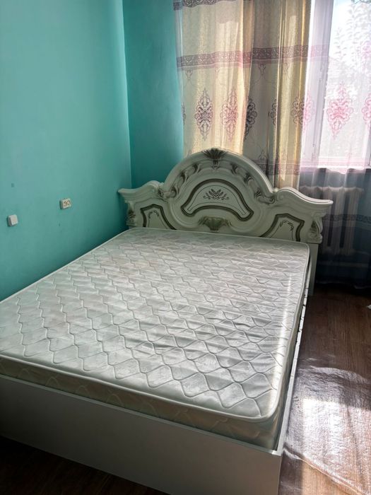 Продаю спальный гарнитур