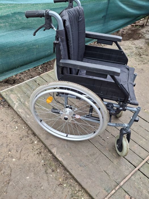 Carucior pliabil,scaun cu rotile  ptr persoane cu handicap