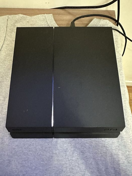 PS4 Fat 1TB DualShock и провод HDMI в подарок