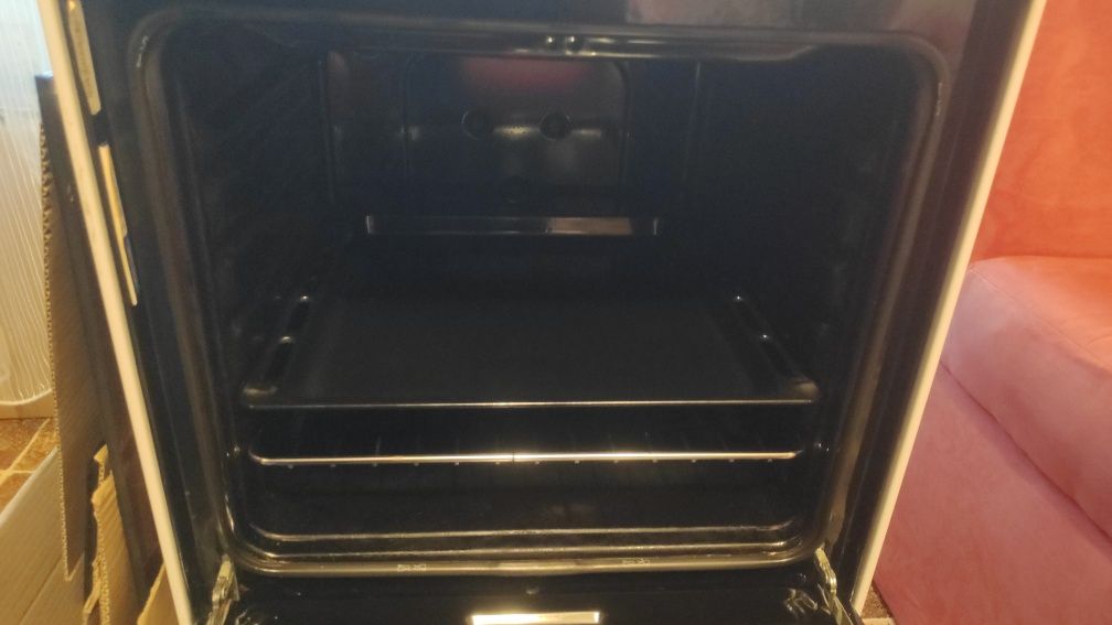 Продавам - готварска печка Indesit