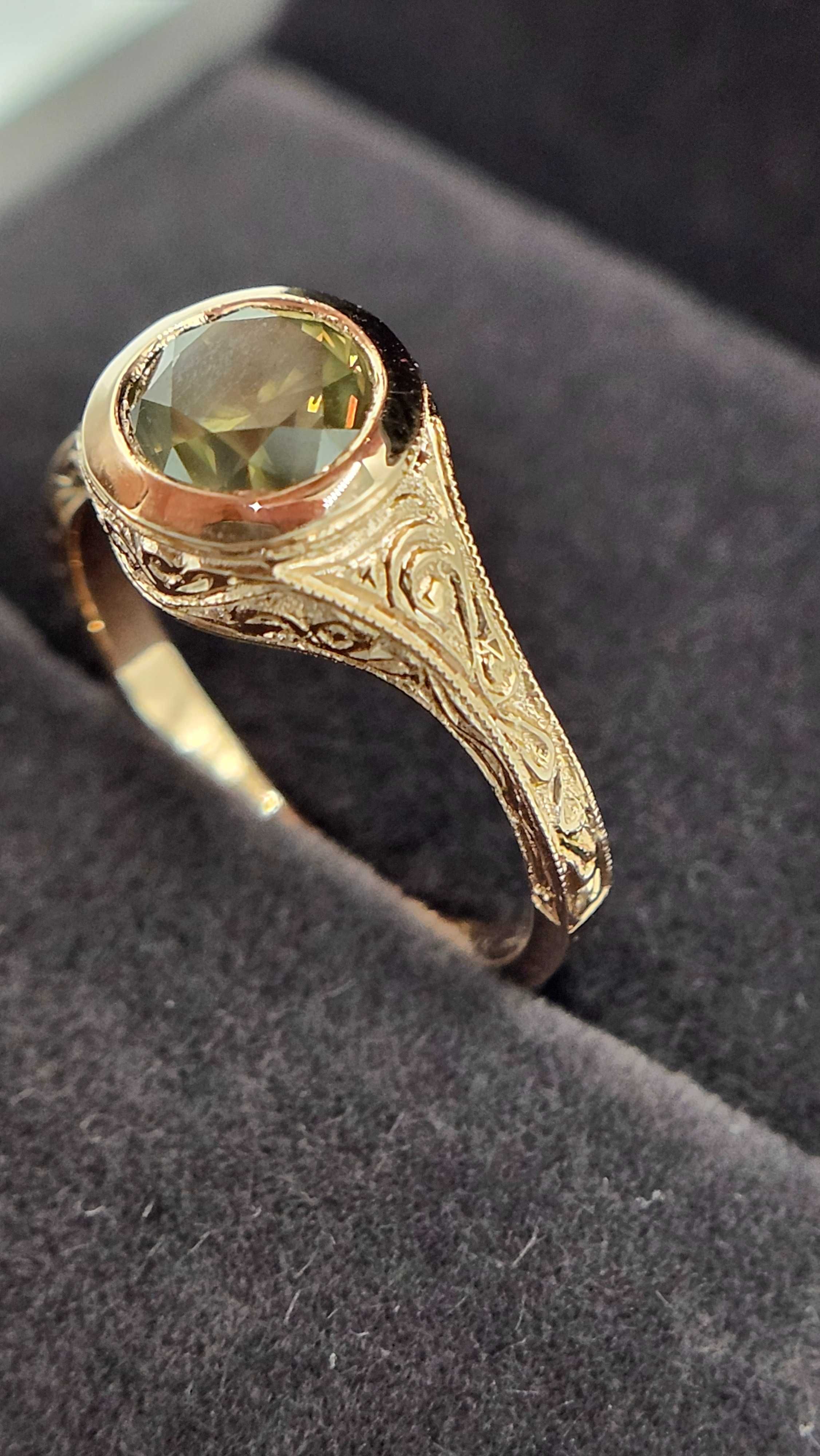 Inel aur 18K- 1.51 ct diamant IGI fancy verde-galben – unicat