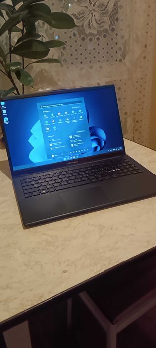 ASUS Vivobook в идеальном состоянии