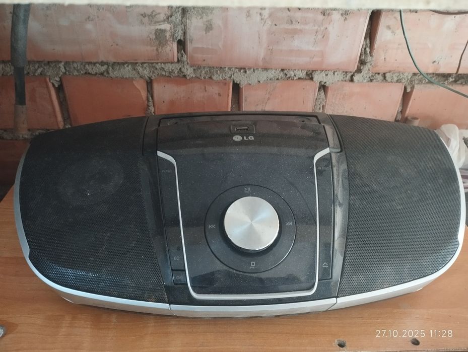 Магнитофон LG ..