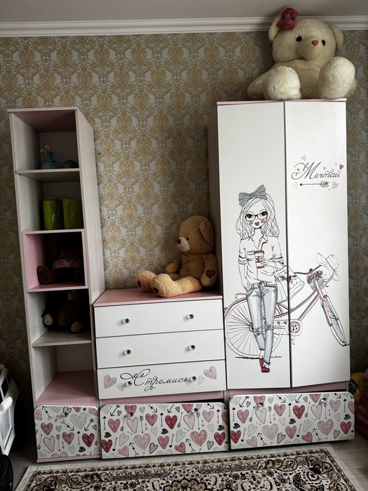 Продам красивый детский гарнитур