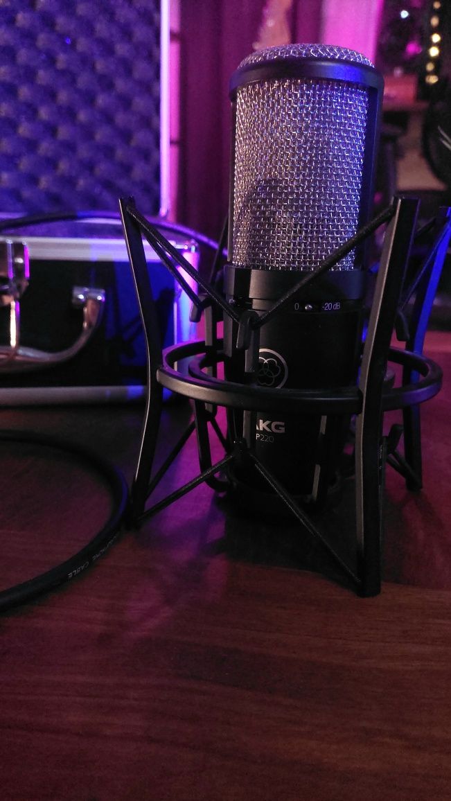 AKG P220 MKII кондензаторен микрофон с оригинален кейс