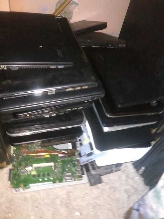 vand lot 20 laptopuri dezmembrate functionale
