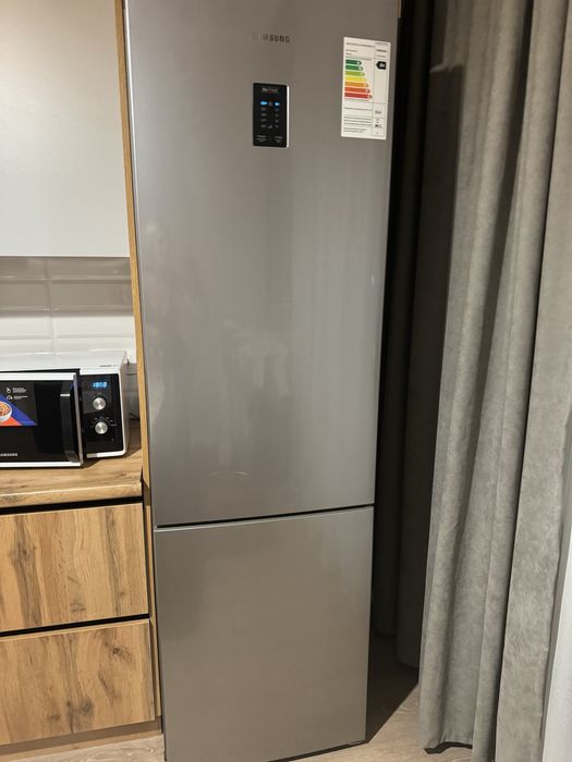 Холодильник Samsung