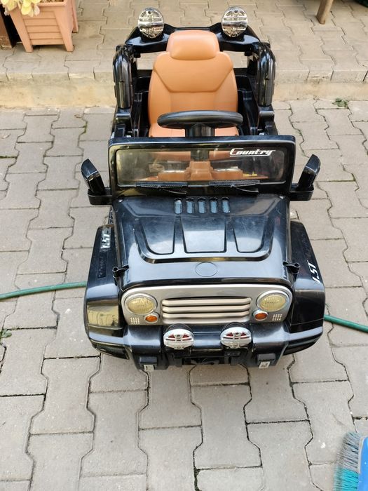 Mașină electrică pentru copii.
