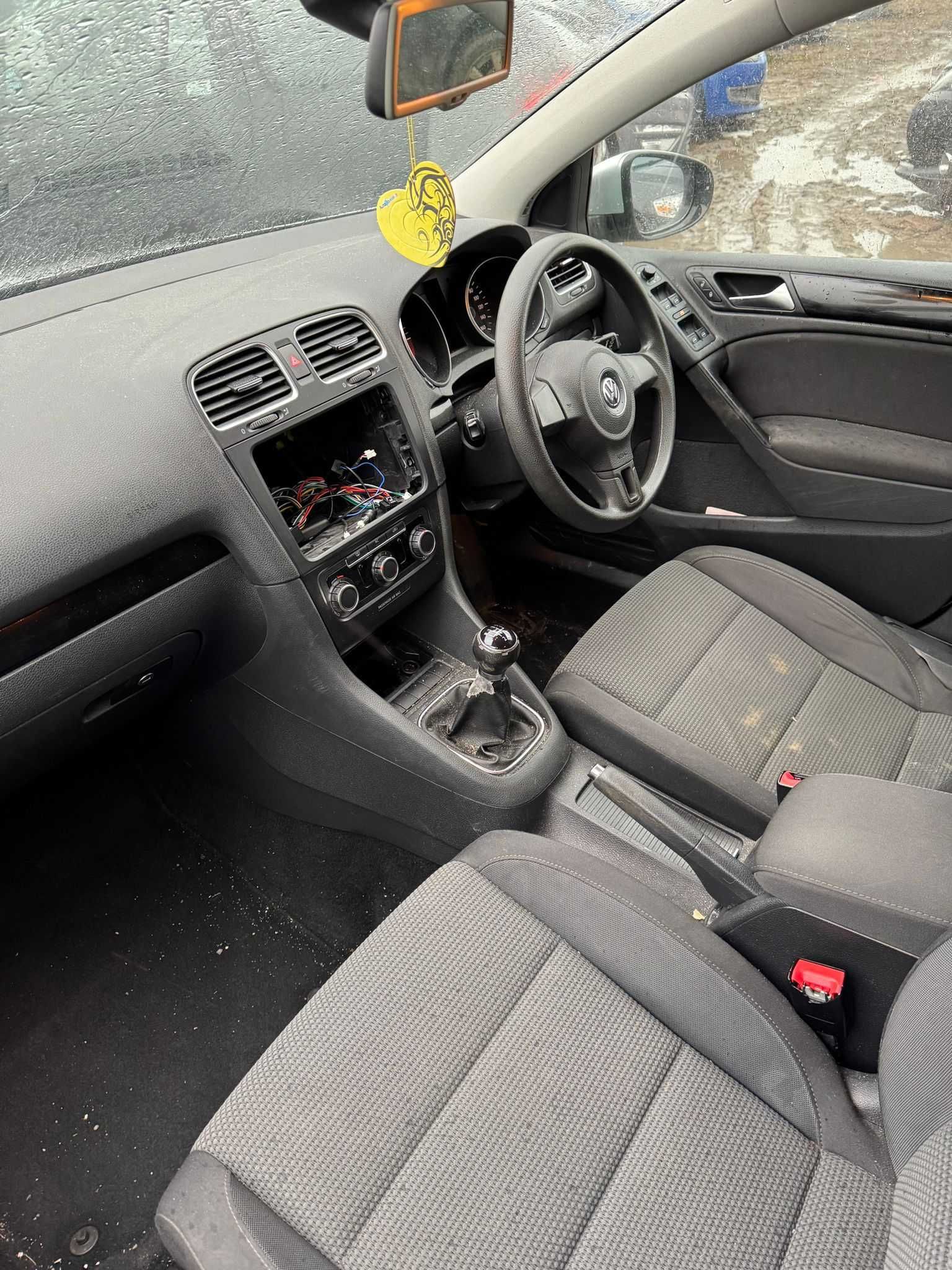 Dezmembrez Volkswagen Golf 6 1.6 TDi an 2010 cod motor CAYC