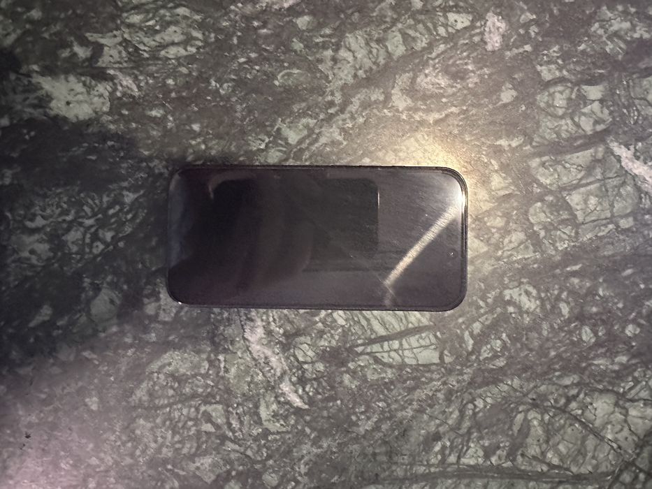 Iphone 16 Pro с година и 2 месеца гаранция