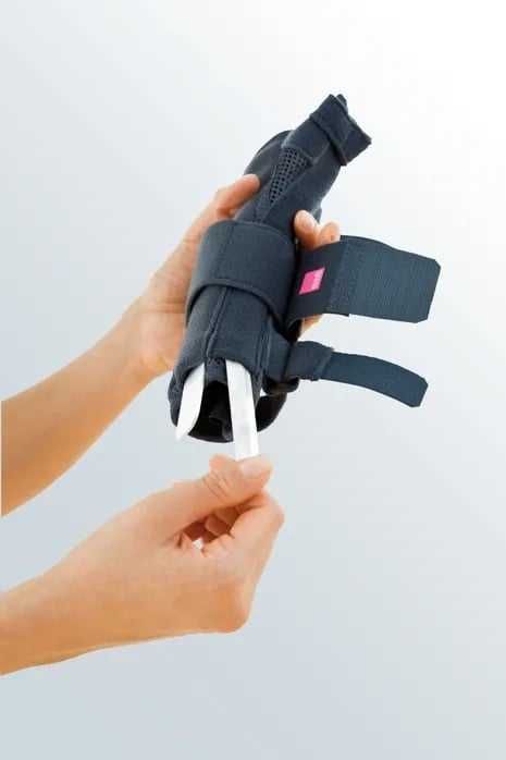 Orteze zona antebraţ, deget mare DREAPTA Manumed