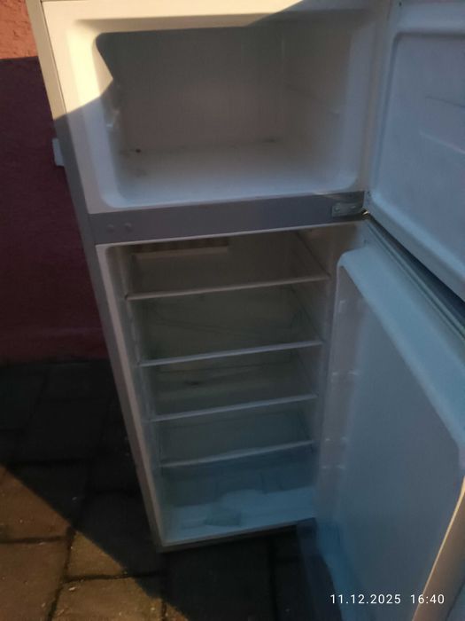 Frigider plus congelator