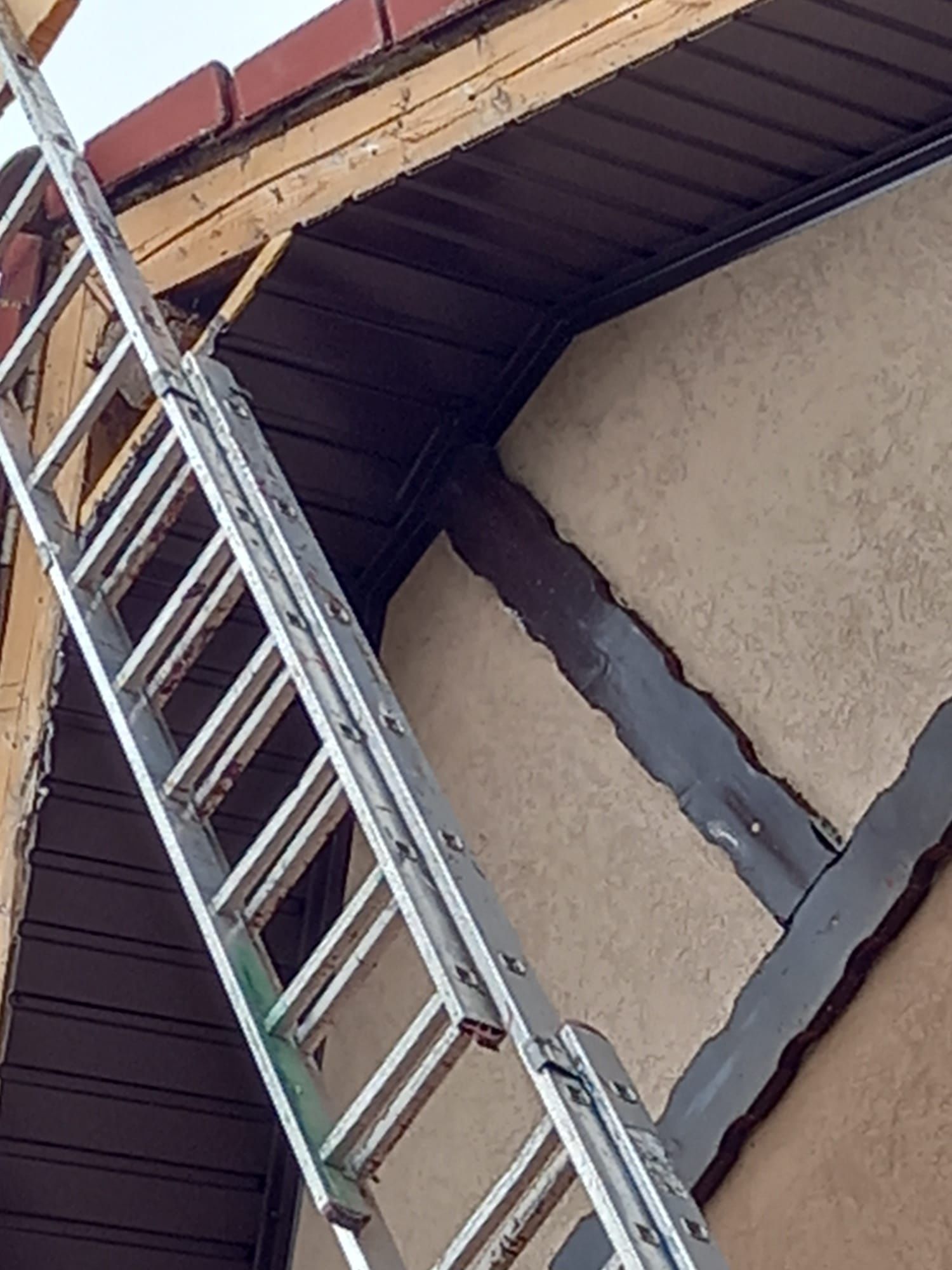 Executam acoperisuri si reparatii