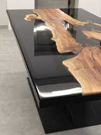 Masa din lemn cu rășina epoxidică