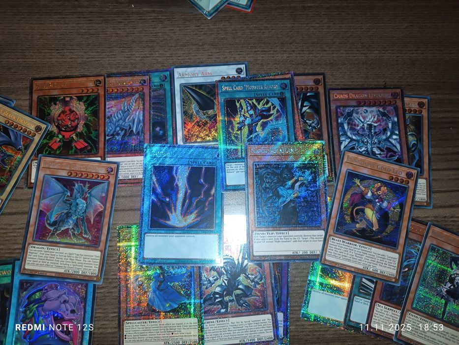 33 скъпи и редки yu gi oh карти с уникалнис яркост с зарче и слифчета