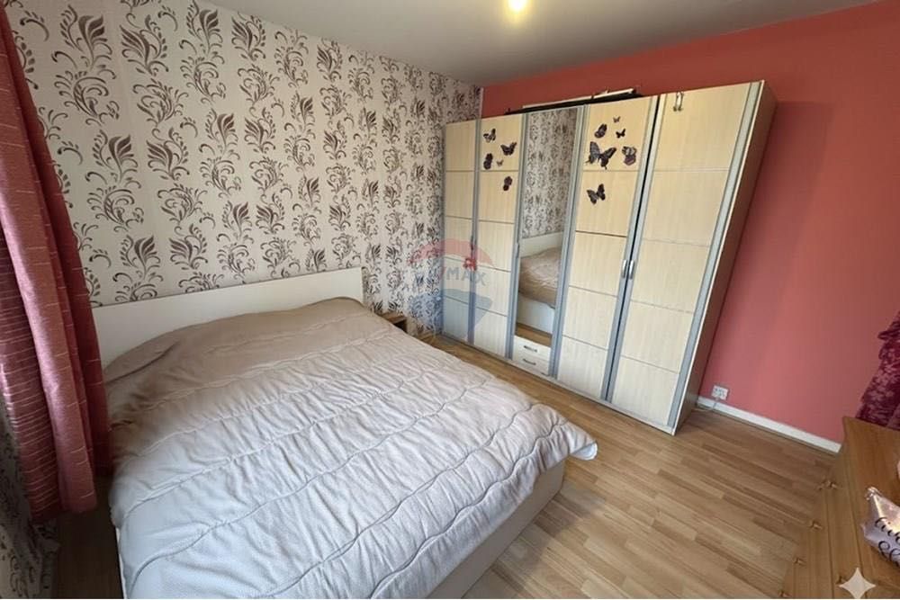 Двустаен апартамент с отделна кухня