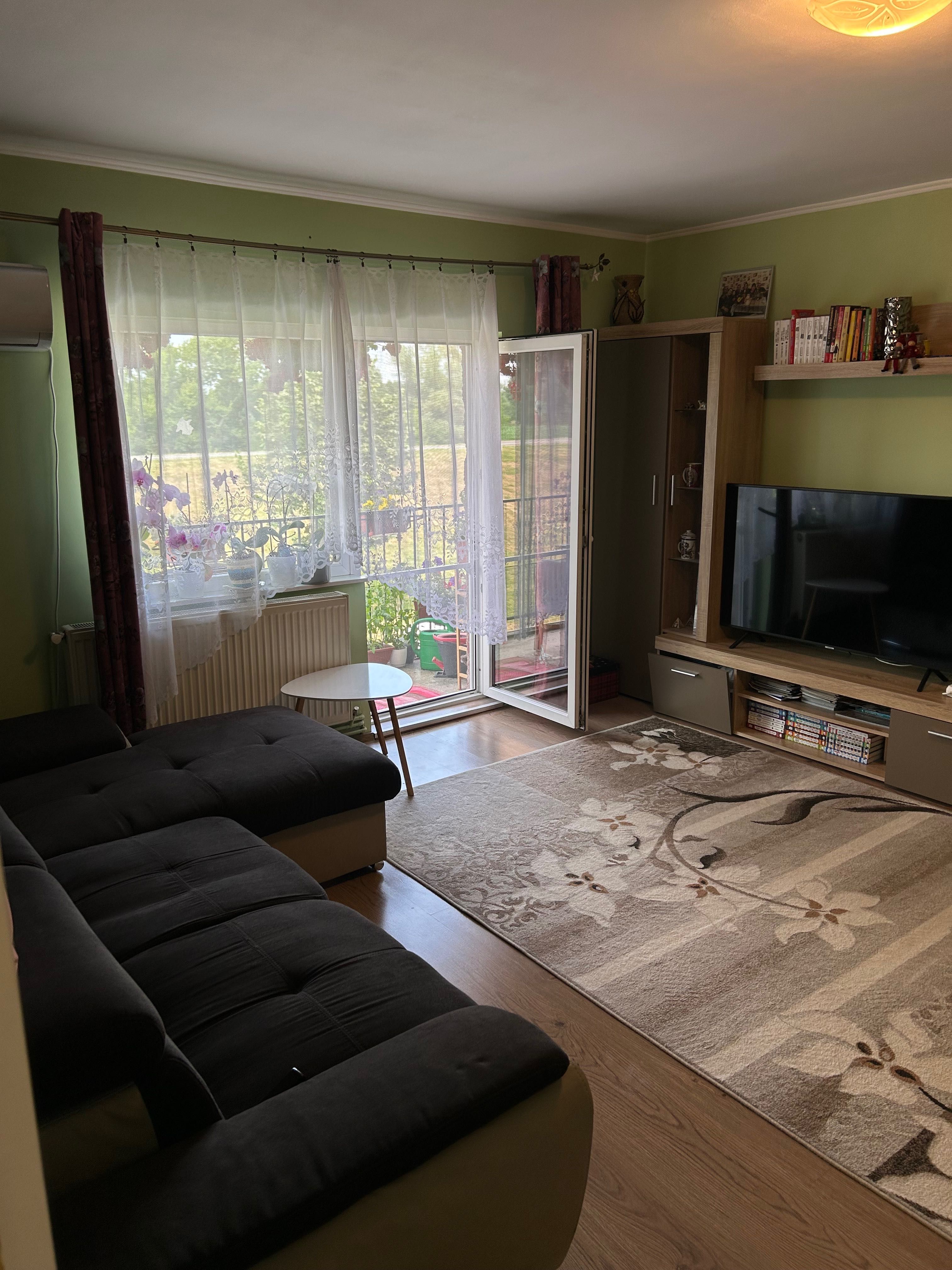 Vand apartament cu 2 camere etajul 1