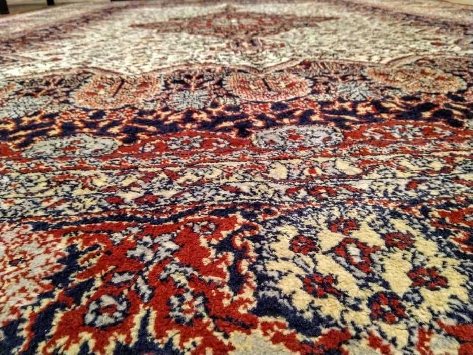 Персийски килим
100% оригинален !