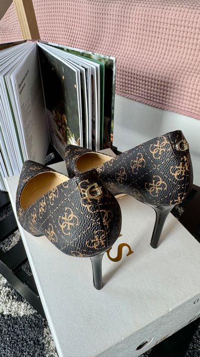 Обувки Guess на висок ток, 39 номер
