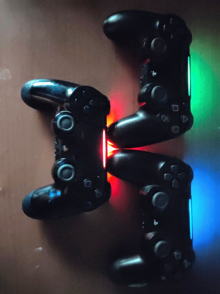Dualshock 4 контролери