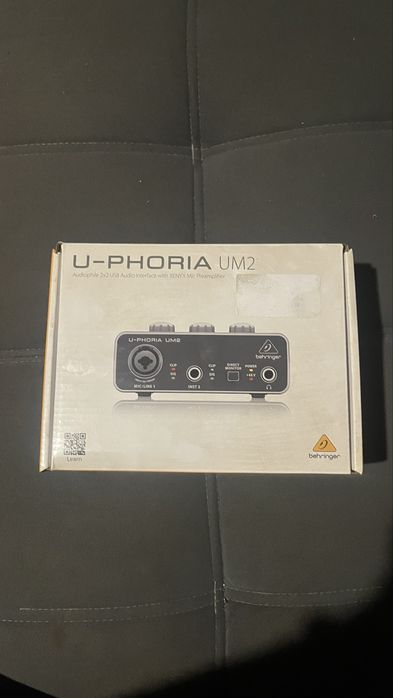 Звуковая карта Behringer U-Phoria UM2